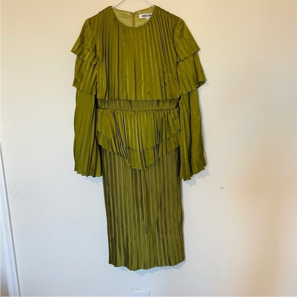 Andrea Iyamah Raffle Pleated Midi Dress Green - Picture 4 of 9